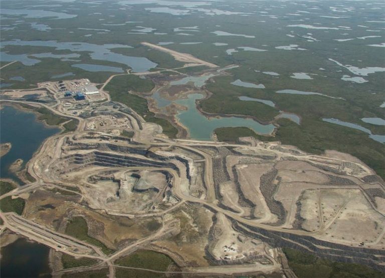 De Beers merges Canadian, South African assets