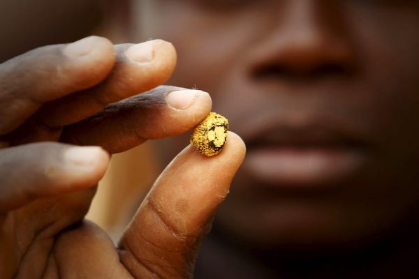 small scale miner with gold in zimbabwe
