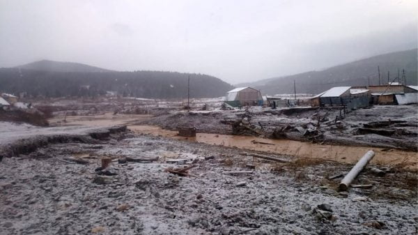 Dam collapse at gold mine kills 15