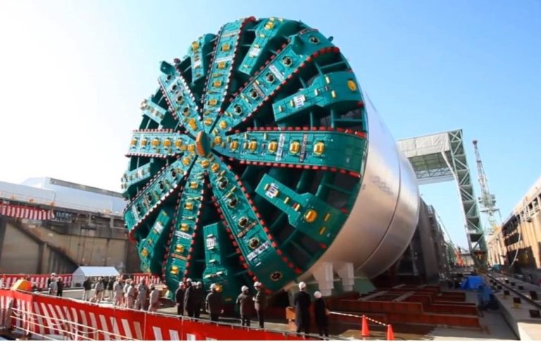 Bertha tunnel boring machine