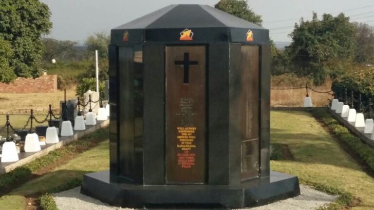 COMMENT: Kamandama sad chapter must never be forgotten