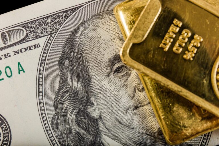 Middle East War Pushes Gold to One-Month High, Eyes Turn to Record Forecasts