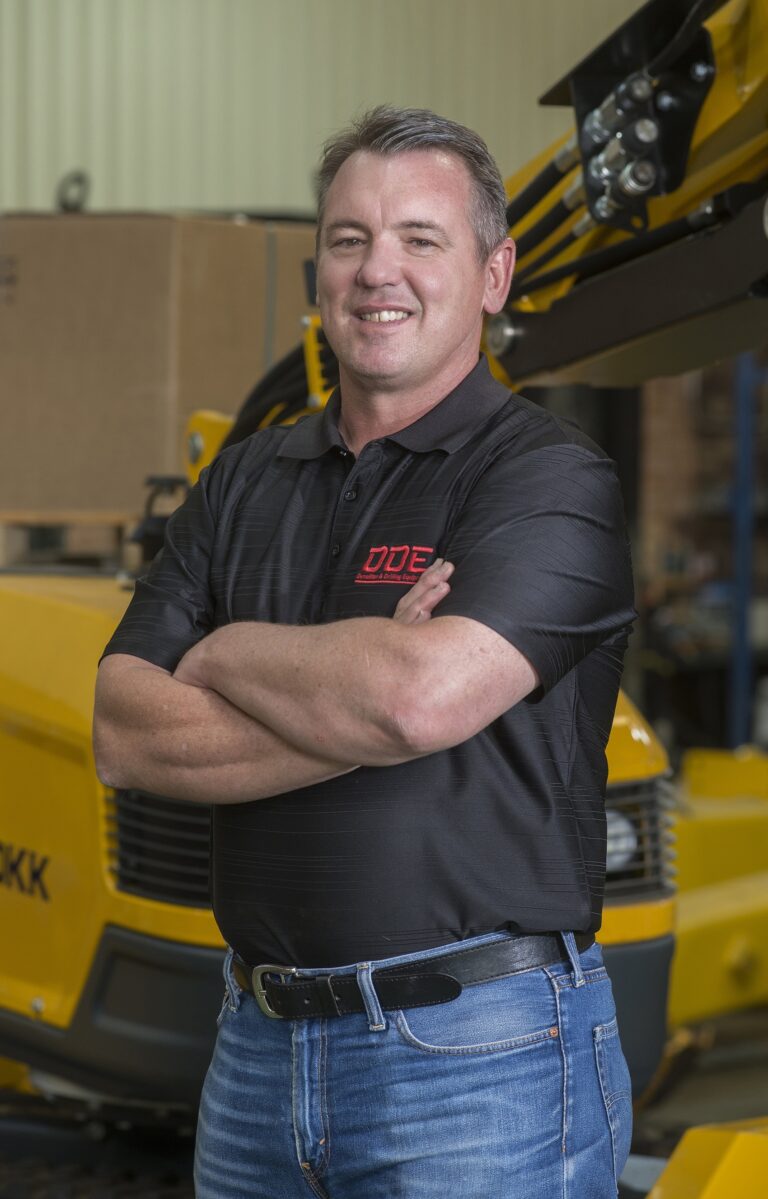 Epiroc and DDE proudly don their partnership HATs for another five years!