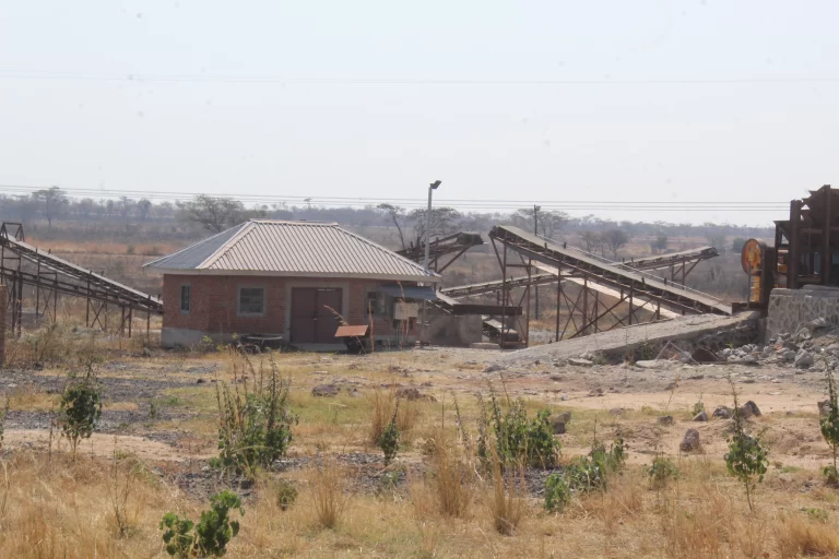 Mine invaders threaten prosecutor