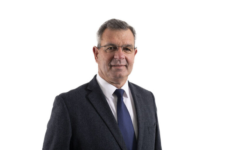 Caledonia COO Dana Roets to step-down